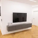 Neubau Mit Kamin Und Terrasse In Premium Lage Parkplatz Inklusive *