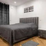 Neubau Mit Kamin Und Terrasse In Premium Lage Parkplatz Inklusive Apartmán