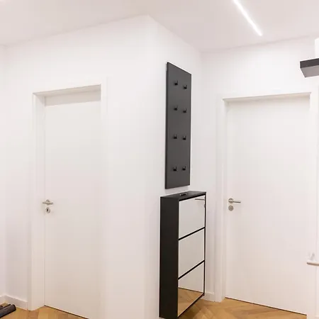 Neubau Mit Kamin Und Terrasse In Premium Lage Parkplatz Inklusive * בילפלד