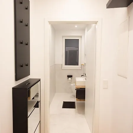 Neubau Mit Kamin Und Terrasse In Premium Lage Parkplatz Inklusive דירה *