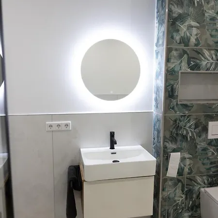 Neubau Mit Kamin Und Terrasse In Premium Lage Parkplatz Inklusive *