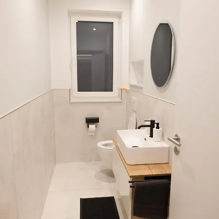 Neubau Mit Kamin Und Terrasse In Premium Lage Parkplatz Inklusive Apartment *