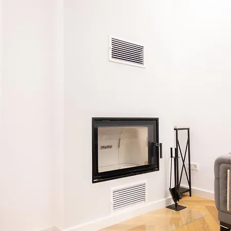 Neubau Mit Kamin Und Terrasse In Premium Lage Parkplatz Inklusive דירה