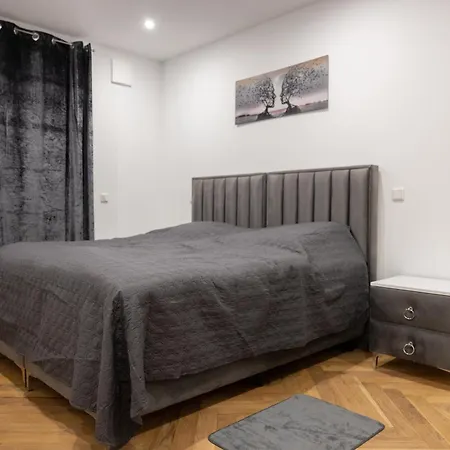 Neubau Mit Kamin Und Terrasse In Premium Lage Parkplatz Inklusive Apartment