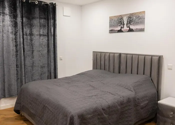 Neubau Mit Kamin Und Terrasse In Premium Lage Parkplatz Inklusive