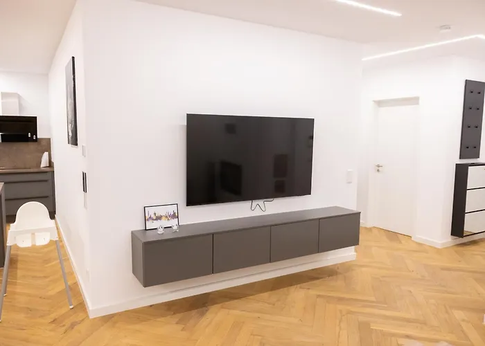 Neubau Mit Kamin Und Terrasse In Premium Lage Parkplatz Inklusive *